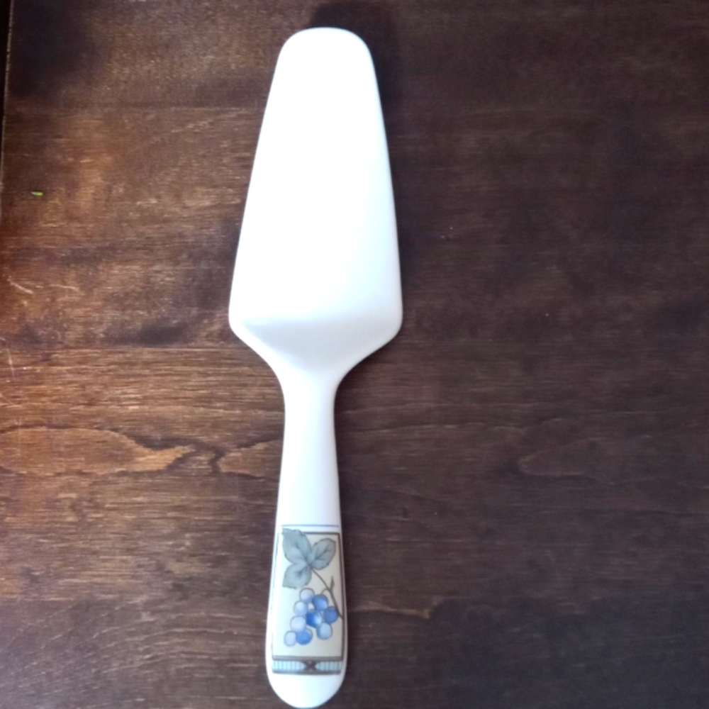 Mikasa Garden Harvest cake / pie server